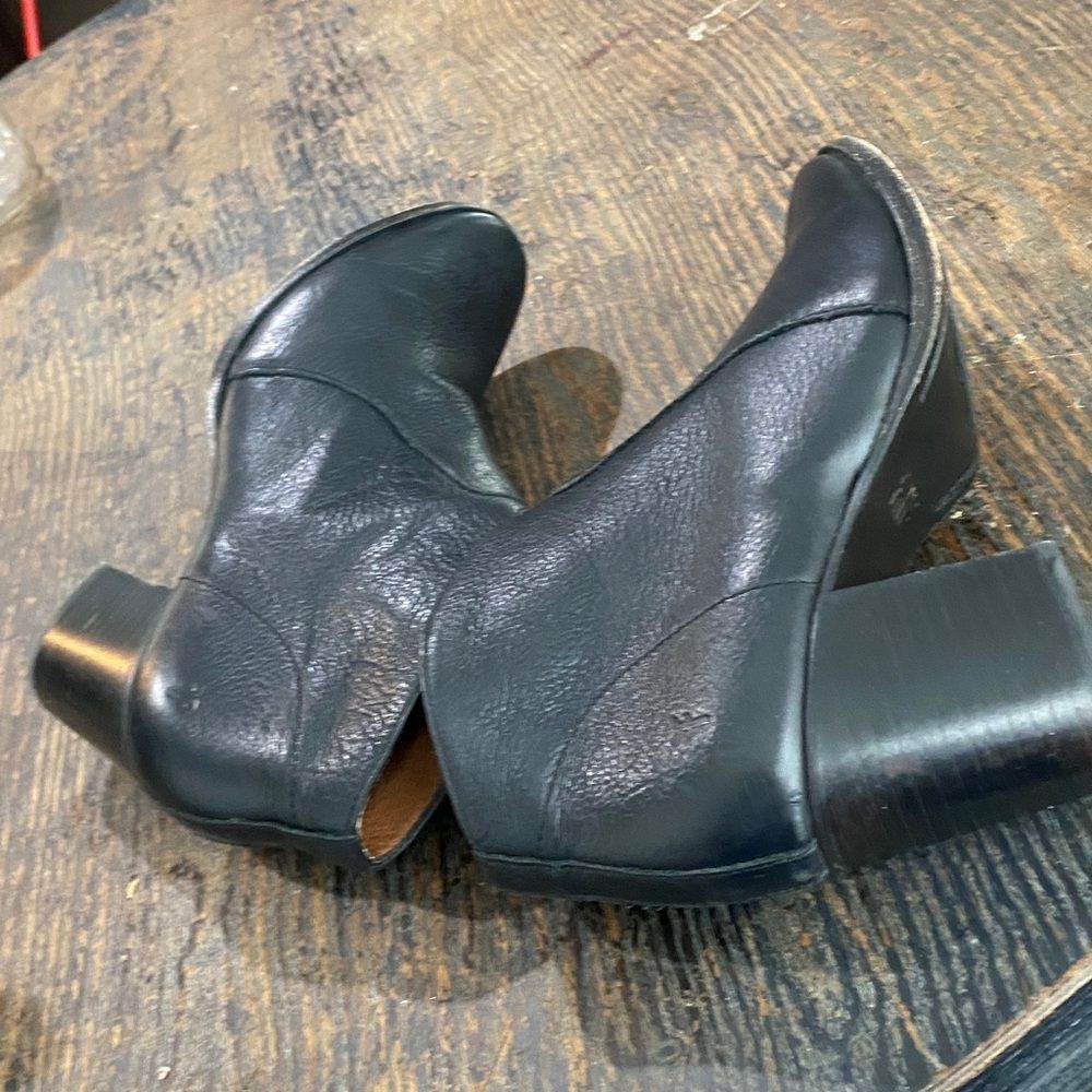 Frye Nora Zip Up Ankle Boots in Black size 7B - Picture 2 of 4